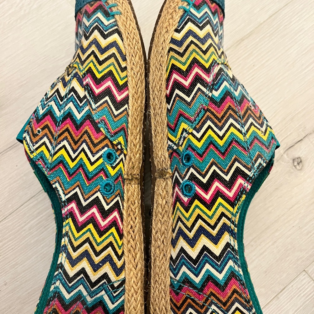 Sanuk Blue and Yellow Flats with Vibrant Pattern - Picture 5 of 9